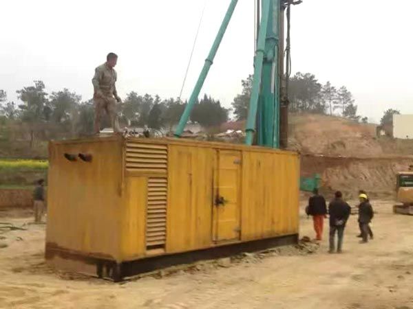 老城如何判断水冷式机油散热器密封件是否需要更换？